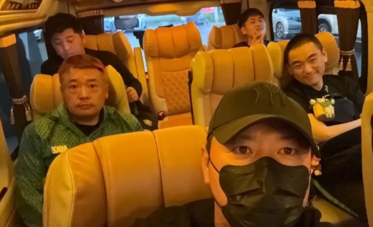 国安教练组现场观赛泰超,本周和两支当地球队热身后回国